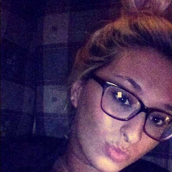 Meet your Posher, Erica🌸👩🏼⚕️ - Picture 8 of 8